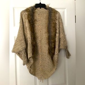 Knitted cover up with faux fur collar